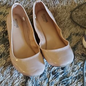 Nude flats!